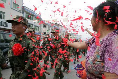 男劍鋒金女山頭火姻緣：男劍鋒金命，女山頭火命，在一起好不好？如果不好要怎樣化解？