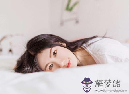 女人左眼大右眼小預示