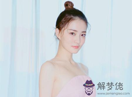 女人右耳朵發熱的預兆