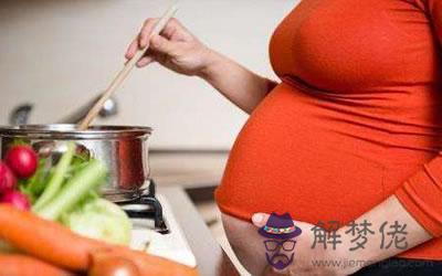 孕婦能不能進廚房切菜做飯？(圖文)