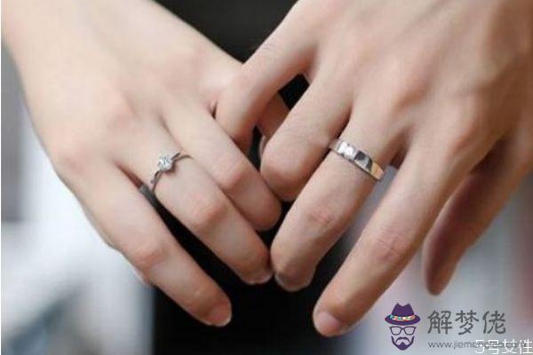 求婚戒指和結婚戒指一樣嗎 訂婚戒指和結婚戒指的區別