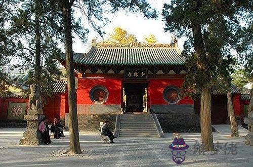 八字里忌去寺廟