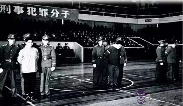 八字火多缺土缺金的女人