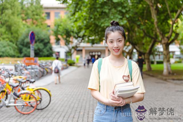 巨蟹女跟什麼星座最配排名，巨蟹女的致命弱點