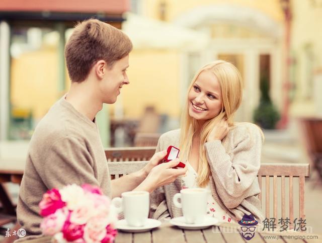 天秤男考驗喜歡的女生物不物質嘛，天秤男娶的最多的星座