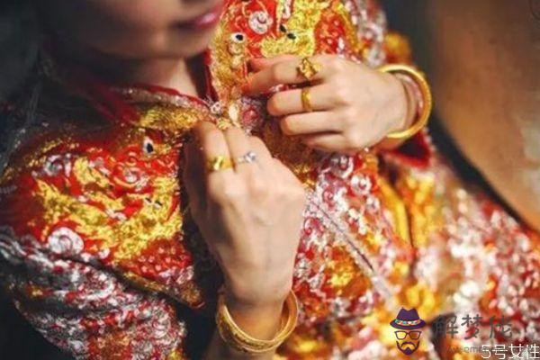 三金和婚戒是一回事嗎 結婚戒指和訂婚三金的區別