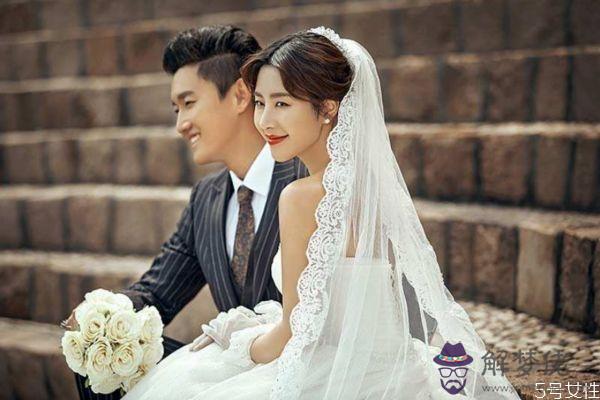 嫁給愛情還是嫁給金錢 結婚物質重要還是愛情