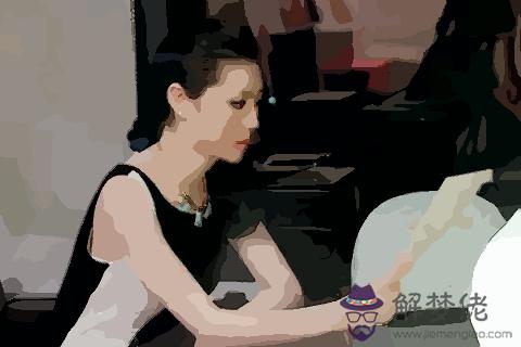 穿金戴銀的女人八字 喜歡顯擺的女人 第1张