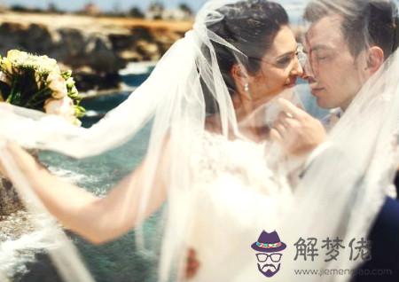 結婚照可以掛床頭嗎 第2张