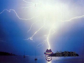 夢見雷雨意味著什麽夢見雷雨是什麽征兆 第1张