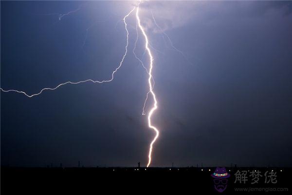 發夢夢到雷電風雨是什麼意思