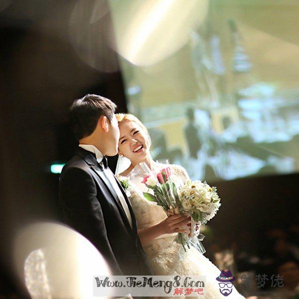 夢見參加別人結婚的場面：夢到參加別人的婚禮是什麼意思