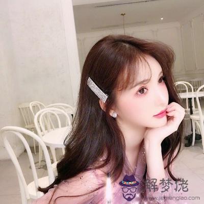 女微信名字優雅:求一個既好聽又優雅的女生微信名。