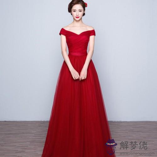 訂婚穿什麼衣服:訂婚時穿什麼衣服合適？