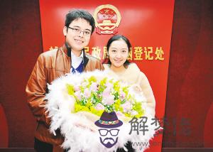 女的多少歲可以領結婚證:新婚姻法女生滿多少周歲才能領結婚證？