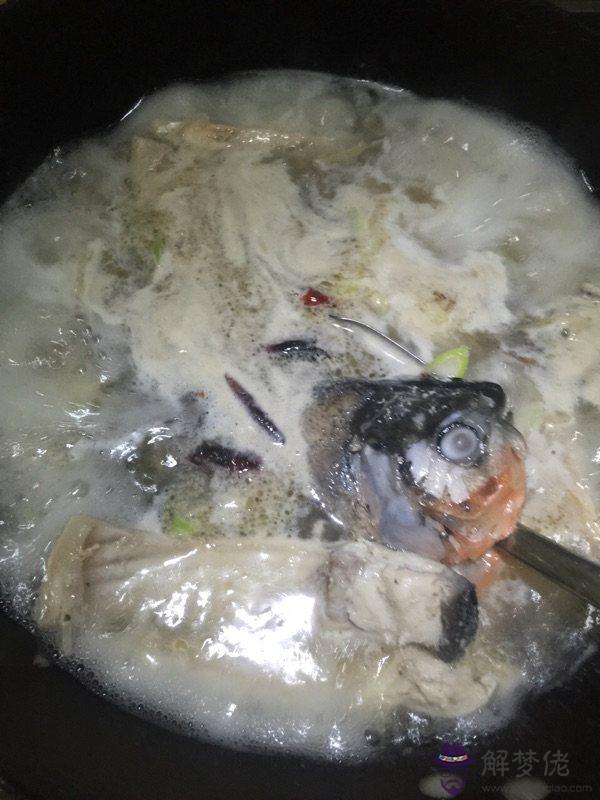 清燉鯽魚湯的:產婦清燉鯽魚湯怎麼做