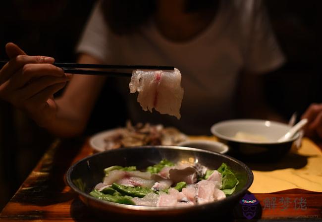 夢見吃飯是什麼意思:夢見下雪是什麼預兆