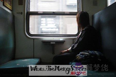 夢見坐車是什麼意思:夢見坐車，然后沒到終點站就下車了，是什麼意思